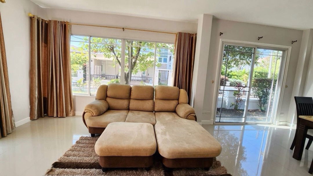 picture House for RENT! Close to Town near Ruamchok shopping mall, NIS, 7-11, Tesco Lotus, Homepro, Fresh Market and etc. - 7/20