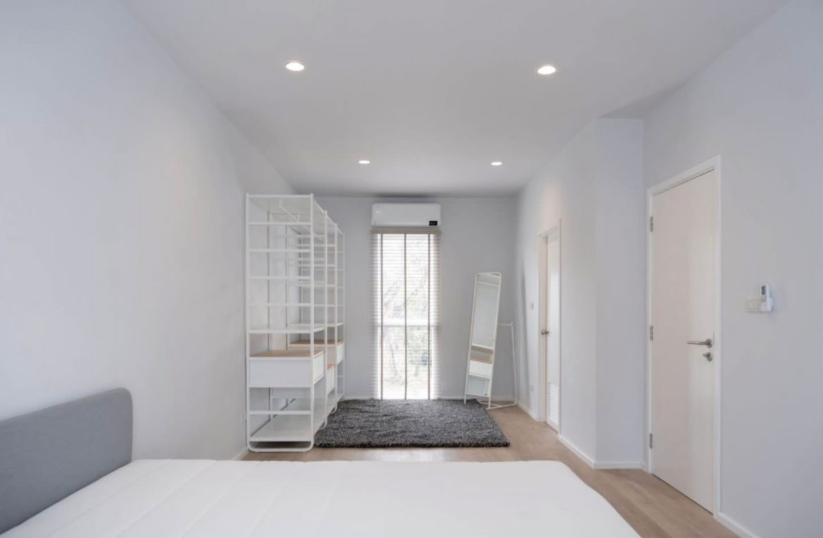 picture House for SALE ! Close to downtown - near to Supermarkets, Fresh Market, Ruamchok Mall, School and etc - 5/8