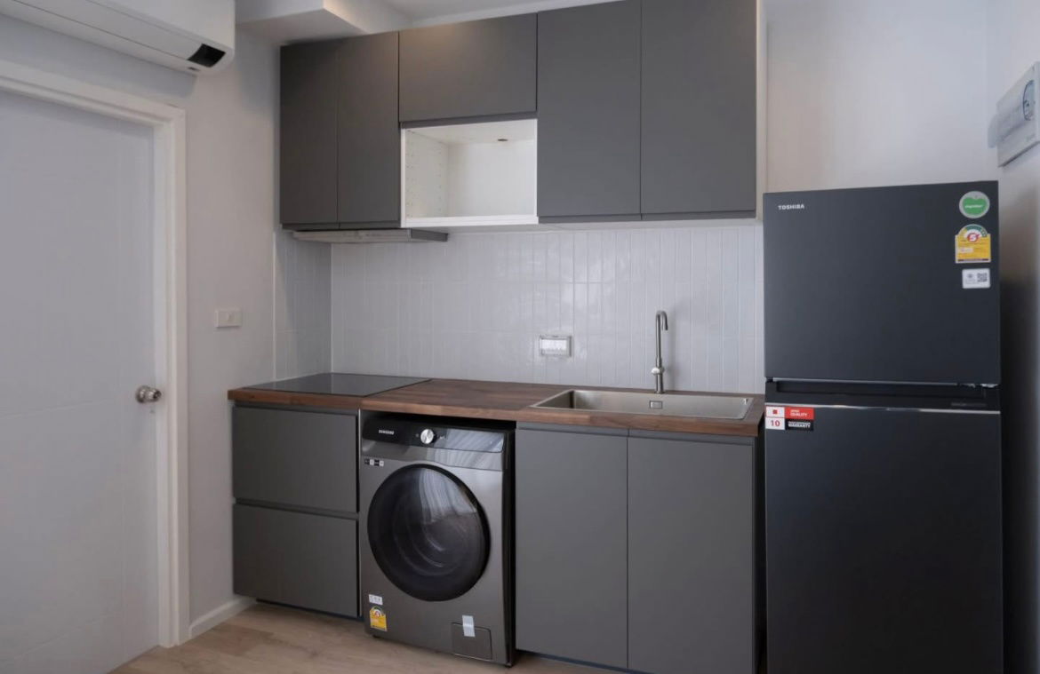 picture House for SALE ! Close to downtown - near to Supermarkets, Fresh Market, Ruamchok Mall, School and etc - 7/8