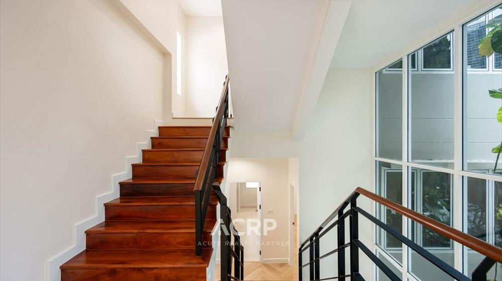 picture Renovated 3-storey detached house for sale on Vibhavadi Rangsit 5, Soi 6, conveniently located near MRT Chatuchak and BTS Mo Chit. - 13/20