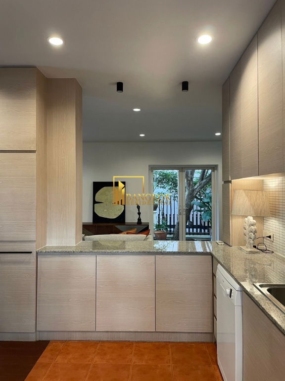 รูป Spacious 4 Bedroom House With Pool in Phrom Phong - BR7949SH - รูปที่ 8/13