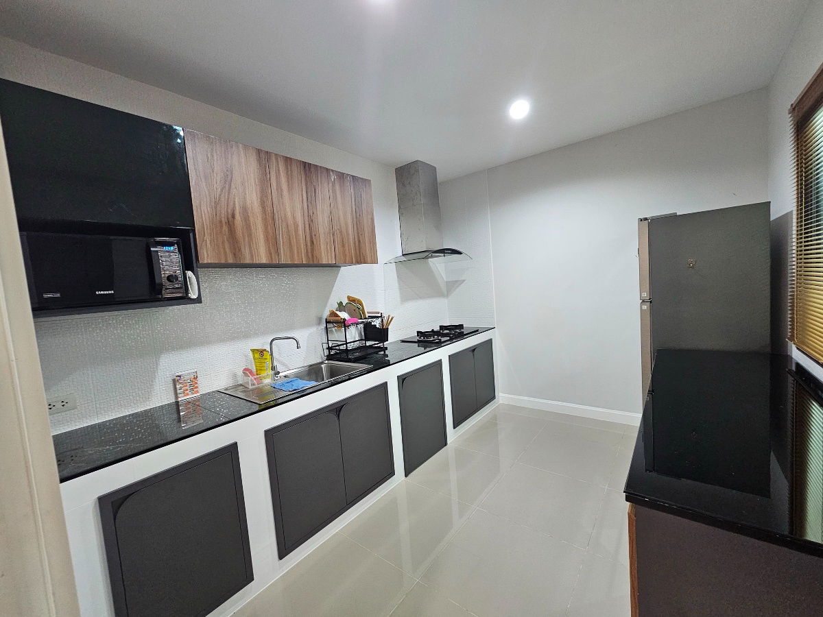 picture 2-storey detached house for rent in Kanchanok Village 12, near Unity International School. Call 082-532-3935. - 16/38