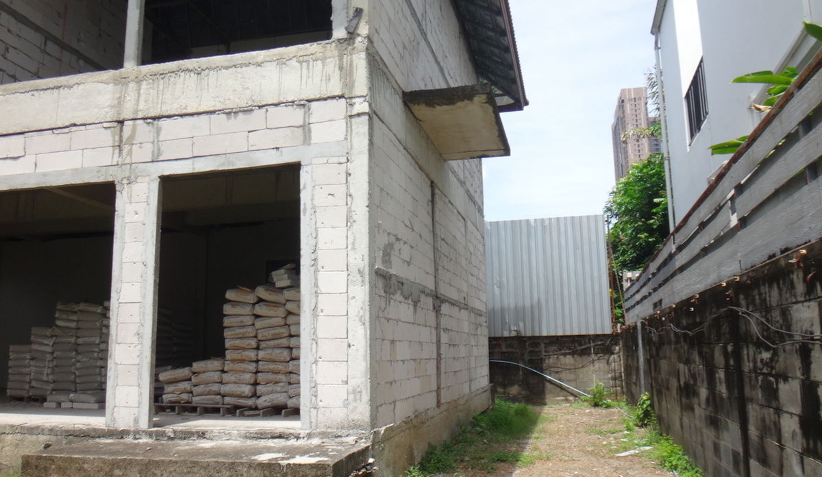 รูป ขายที่ดิน 240 ตร.วา พร้อมโครงสร้างบ้านในซอยสุขุมวิท 38 - รูปที่ 8/16