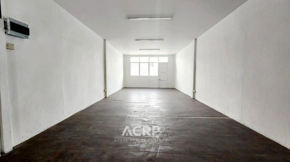 picture Shophouse for sale, good location, On Nut 70/1, Sukhumvit 77. Excellent condition, beautiful interio - 11/16