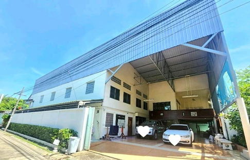 Satriwitthaya 2 School 1.2 km.Soi Nakniwat 49-53s MRT Chokchai 4 3.1km. Warehouse for rent storage o