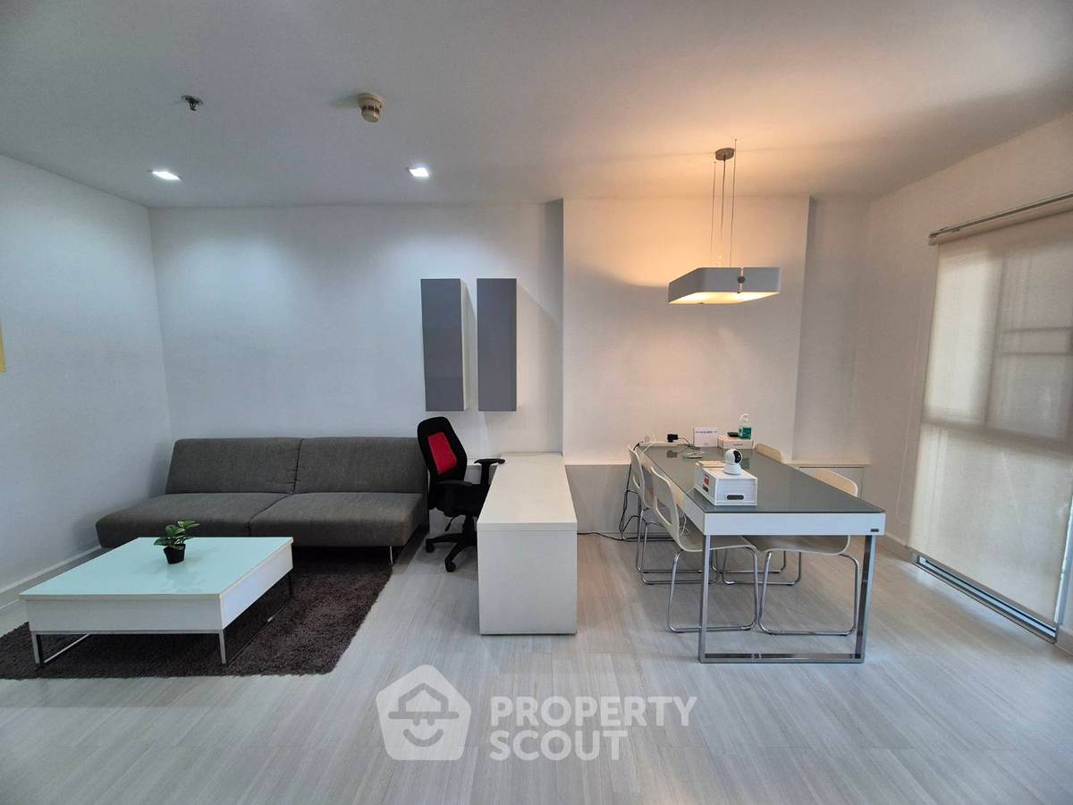 picture 2-BR Condo at The Room Ratchada-Ladprao near MRT Ratchadaphisek (ID 1747058) - 3/5