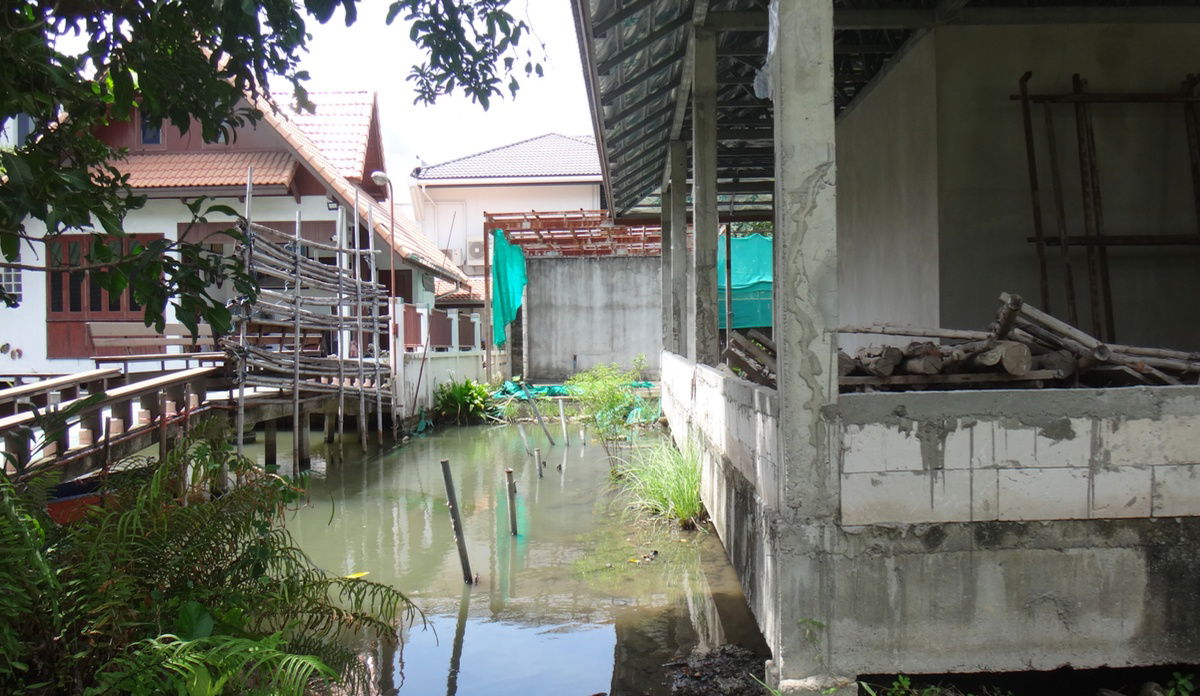 รูป ขายที่ดิน 240 ตร.วา พร้อมโครงสร้างบ้านในซอยสุขุมวิท 38 - รูปที่ 11/16