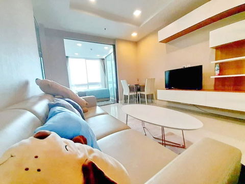 Pool View! Condo for rent 13,500 Baht/month, The Metropolis Samrong Interchange. Close to BTS Samrong Station.