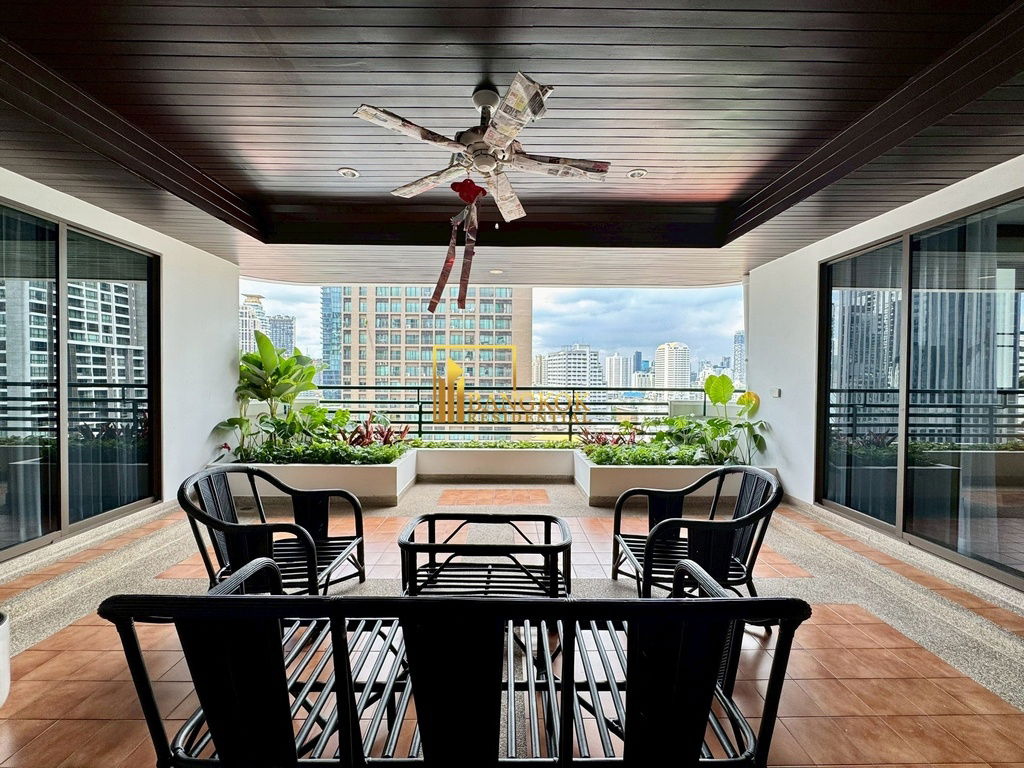 รูป Impressive 3 Bedroom Apartment For Rent in Phrom Phong Area - BR0400AP - รูปที่ 31/51