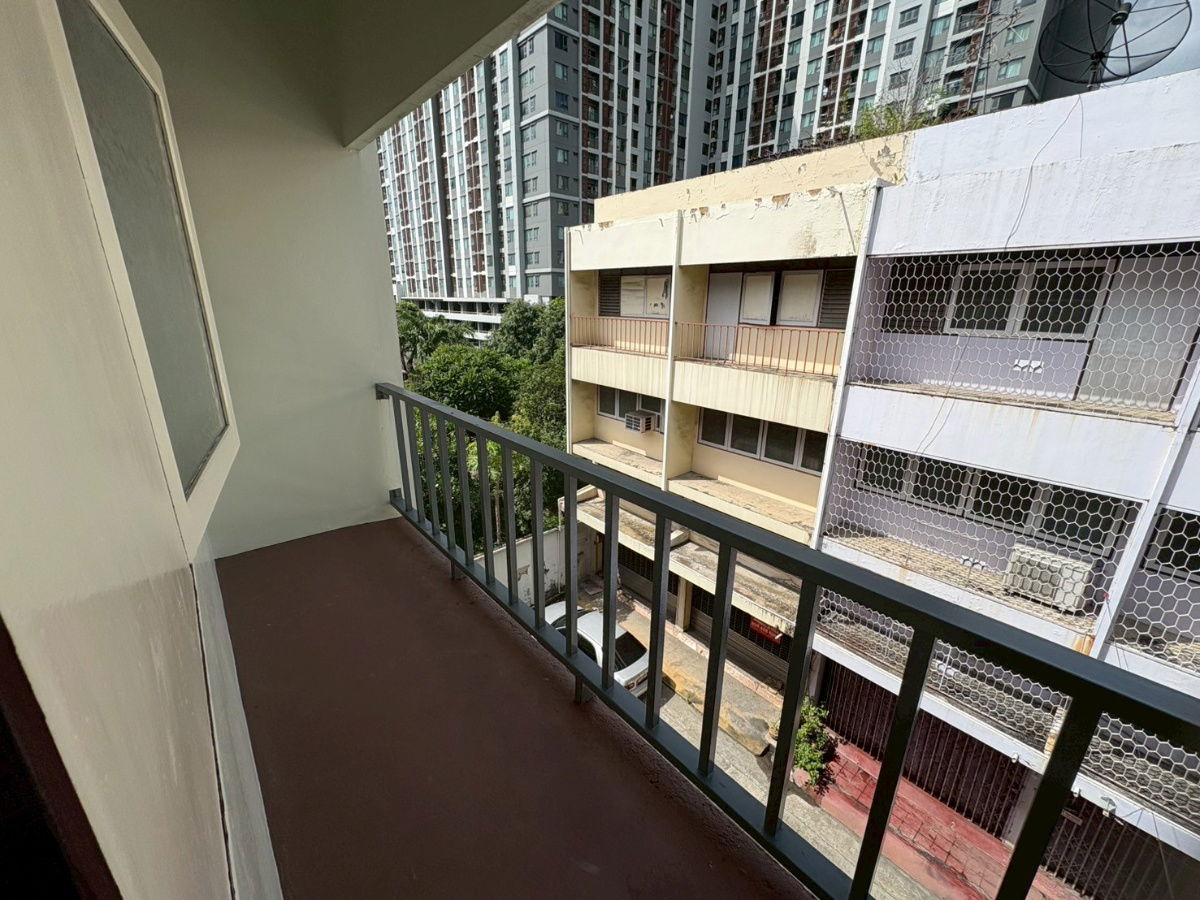 picture 3.5-story shophouse for sale, 15 sq wah, suitable for office use, ready to live in, fully renovated, located in Soi Charansanitwong 40/1 - 14/14