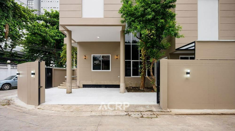 picture Renovated 3-storey detached house for sale on Vibhavadi Rangsit 5, Soi 6, conveniently located near MRT Chatuchak and BTS Mo Chit. - 2/20