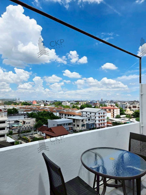 picture Condo Baan Ratchayothin, spacious room, beautiful view, complete with food and supplies, near Chandrakasem University, near Major Ratchayothin. - 7/11