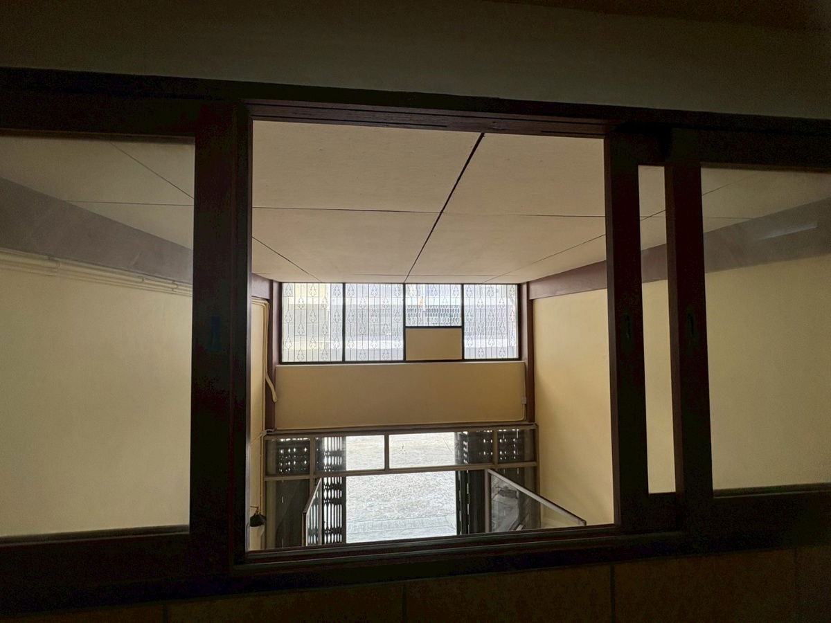 picture 3.5-story shophouse for sale, 15 sq wah, suitable for office use, ready to live in, fully renovated, located in Soi Charansanitwong 40/1 - 8/14