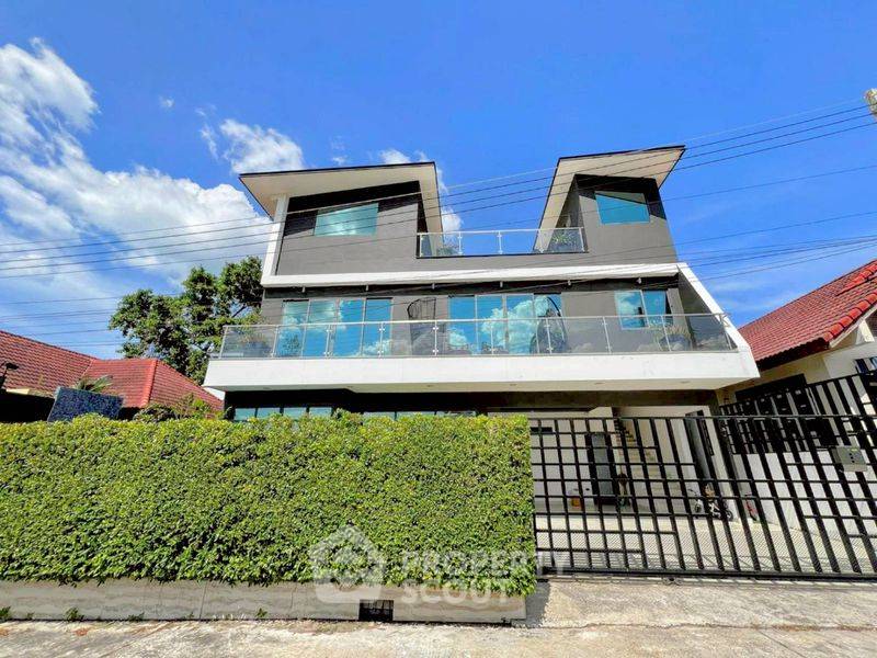 รูป วิลล่า 5-ห้องนอน ใกล้ ถนนพระตำหนัก พัทยา (ID 2144107) - รูปที่ 1/20
