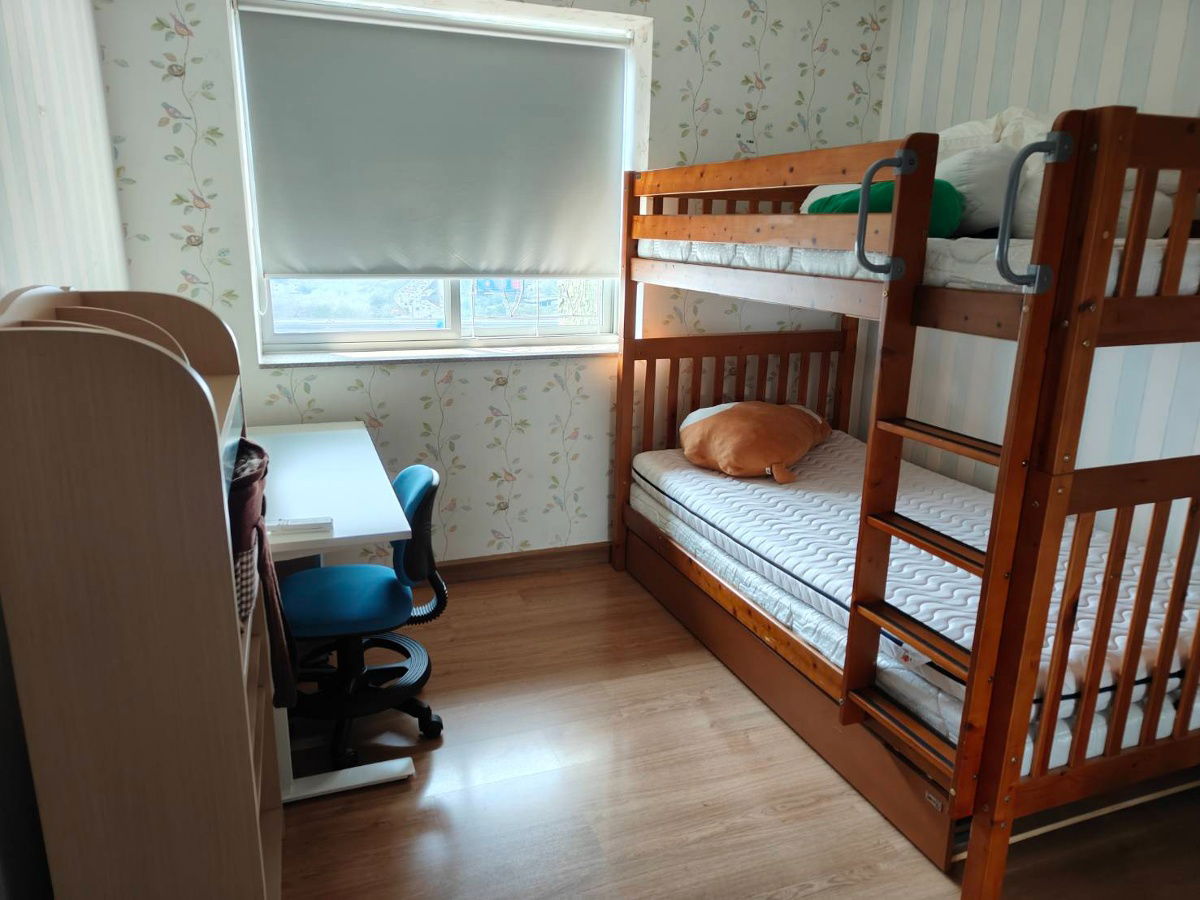 รูป ให้เช่า แบบ 2 ห้องนอน 1 ห้องน้ำ วิวเมือง เฟอร์นิเจอร์ครบ ฟิตเนส สระว่ายน้ำ สนใจติดต่อ 0912428289 - รูปที่ 3/13