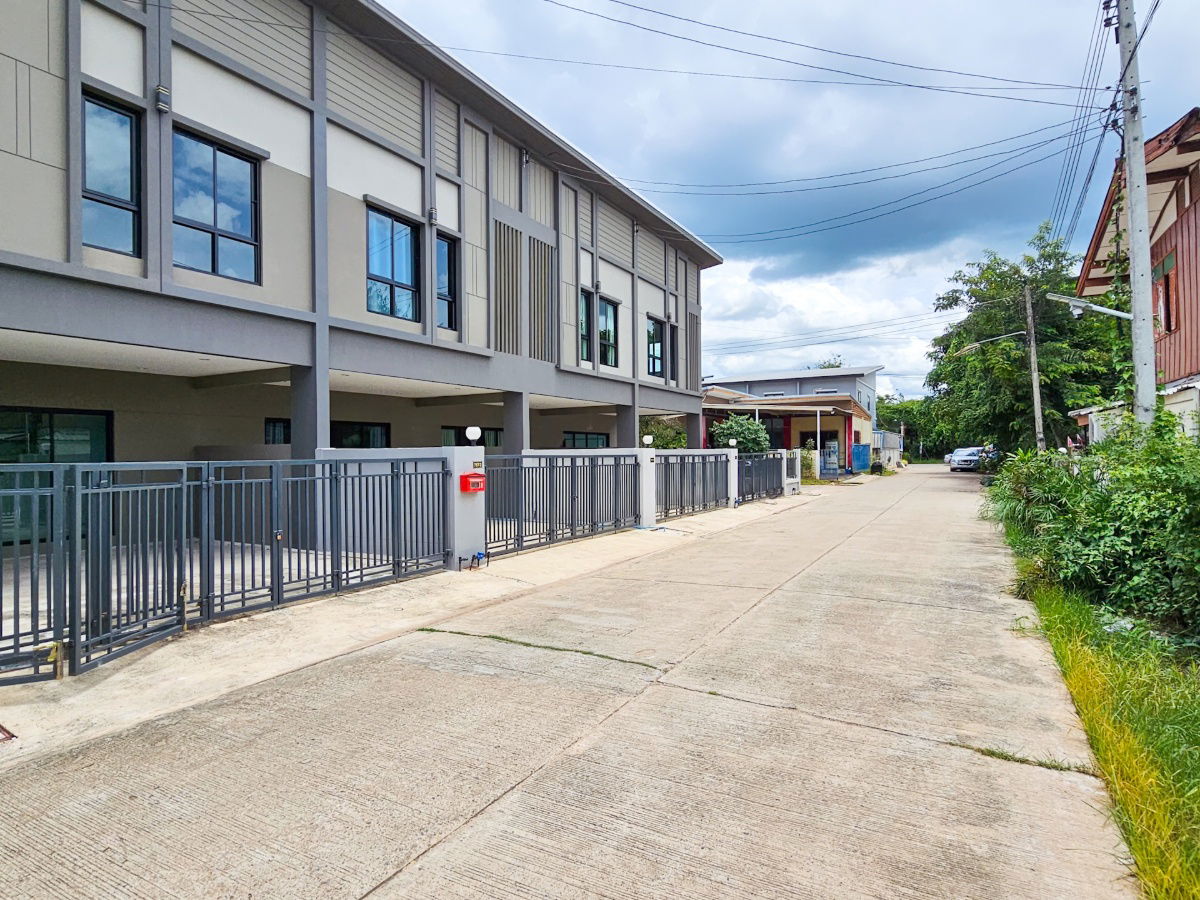 picture New 2-storey townhouse – 3 bedrooms, 3 bathrooms, 2 parking spaces, Ban Chod, Ban Ped, Khon Kaen - 3/16