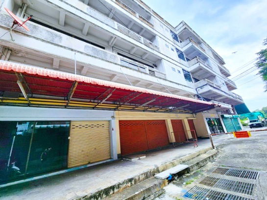 picture MRT SamYot 700m.on the Chao Phraya River PhraPhuttaYodfa Bridge Hostel building 5 Storeys 3-8units S - 2/8
