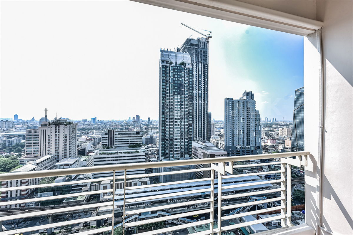 picture  Baan Klang Krung Siam Pathumwan ⚡ Complete Furniture & Appliances ✨ Close to BTS Ratchathewi  - 8/8