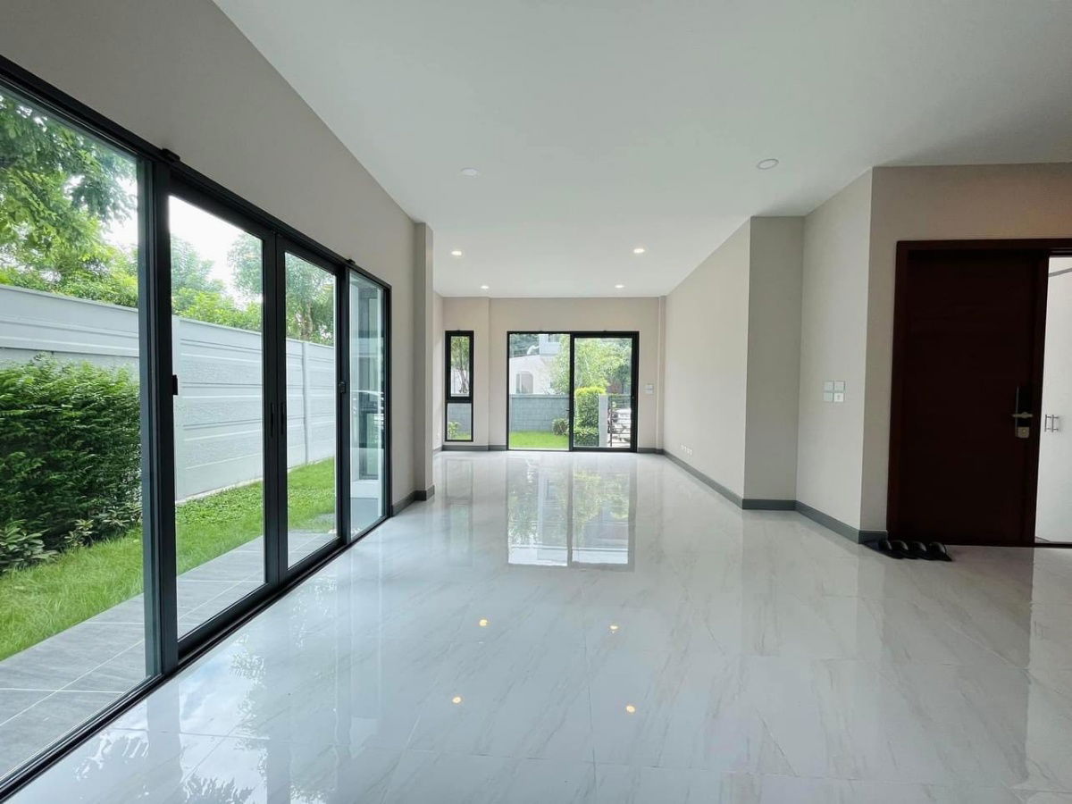 picture Urgent sale, 2-storey detached house, The City Sukhumvit-Onnut, 4 bedrooms, 5 bathrooms, price only 15.9 million baht. - 2/5
