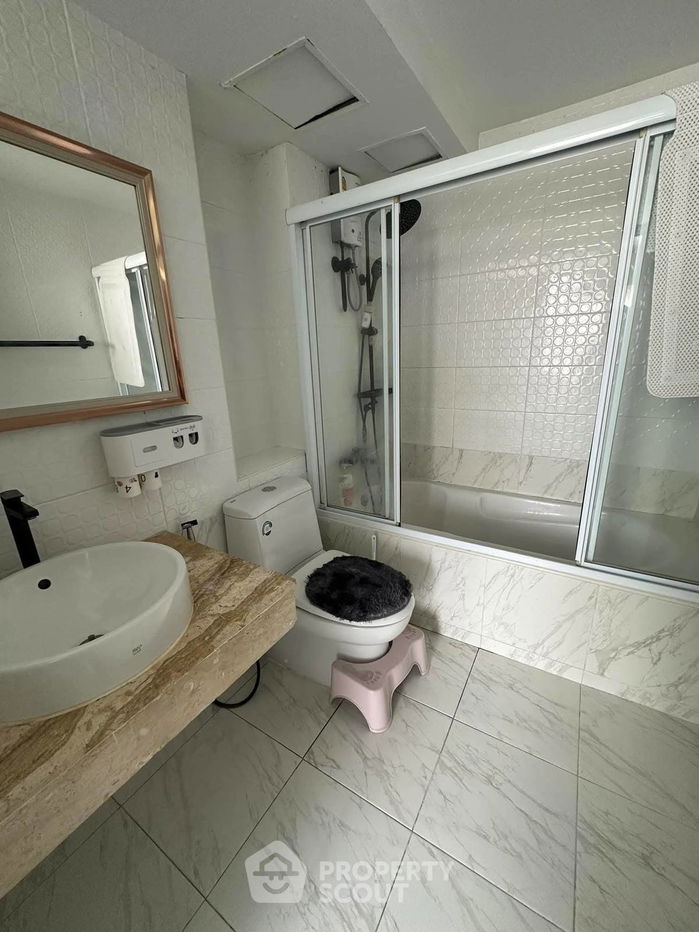 picture 1-BR Condo at Ratchada City 18 Condominium near MRT Huai Khwang (ID 2259883) - 9/12