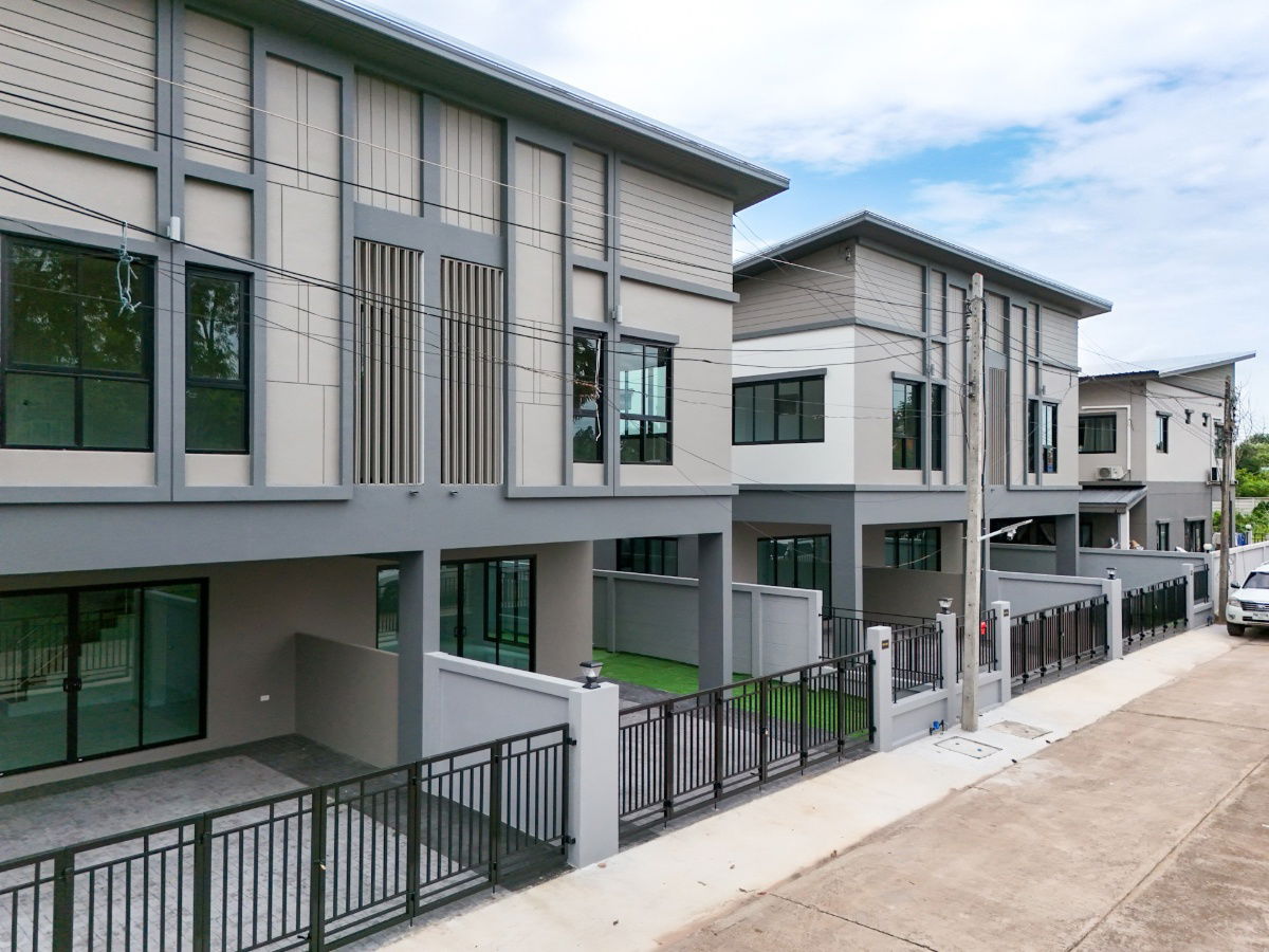picture 2-storey semi-detached house, 3 bedrooms, 3 bathrooms, parking for 2 cars – Ban Chod, Ban Ped, Khon Kaen - 3/17