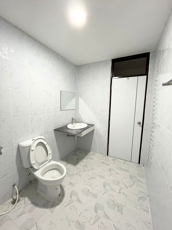 รูป 🏡 FOR RENT — ทาวน์โฮม 3 ชั้น พร้อมเข้าอยู่ 16 ส.ค. 68 📍 รามอินทรา 34 แยก 10 (เลียบทางด่วนรามอินทรา) - รูปที่ 12/20