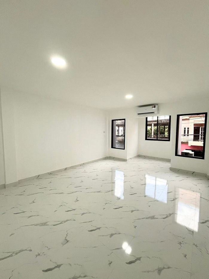 รูป 🏡 FOR RENT — ทาวน์โฮม 3 ชั้น พร้อมเข้าอยู่ 16 ส.ค. 68 📍 รามอินทรา 34 แยก 10 (เลียบทางด่วนรามอินทรา) - รูปที่ 16/20