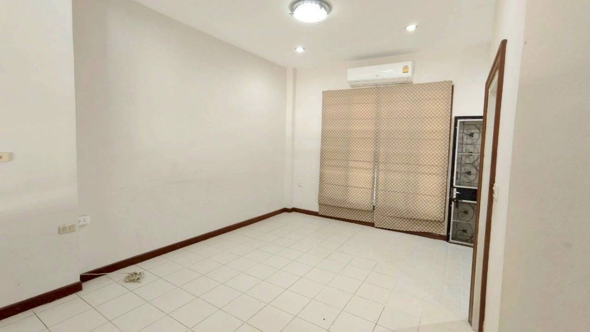 รูป ขาย บ้านกลางเมือง 3ชั้น ลาดพร้าว71 แปลงริม 30ตรวา. 3ห้องนอน 4น้ำ ด่วน เพียง 4.65ล้าน  - รูปที่ 8/20