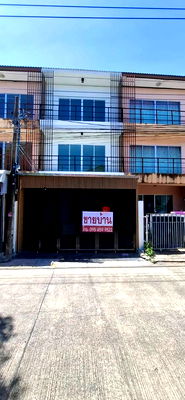 ทาวน์โฮม เขตคลองสามวา : ขายทาวน์โฮม 3 ชั้น รีโนเวทใหม่พร้อมเข้าอยู่ ซ.พระยาสุเรนทร์ 17 - บางชัน ทำเลดี เดินทางสะดวก ใกล้ MRT สายสีชมพู 
