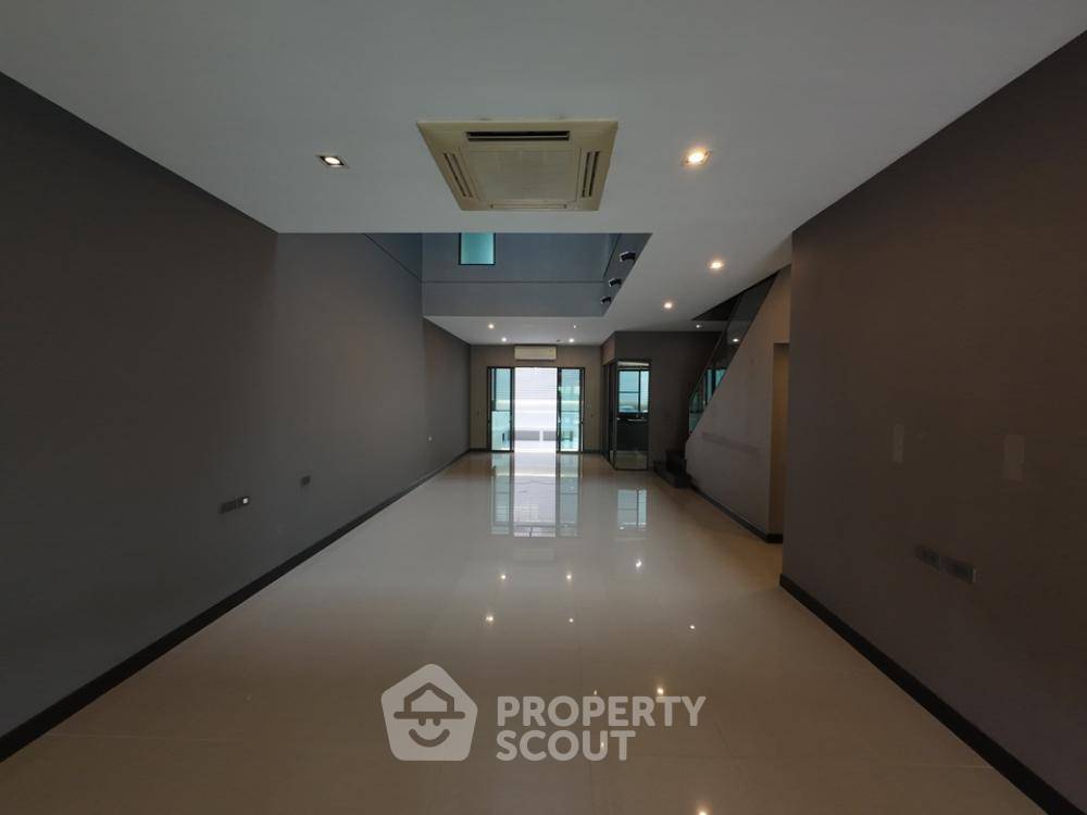 รูป ทาวน์เฮาท์ 3-ห้องนอน ใน ลาดพร้าว (ID 1633029) - รูปที่ 1/12