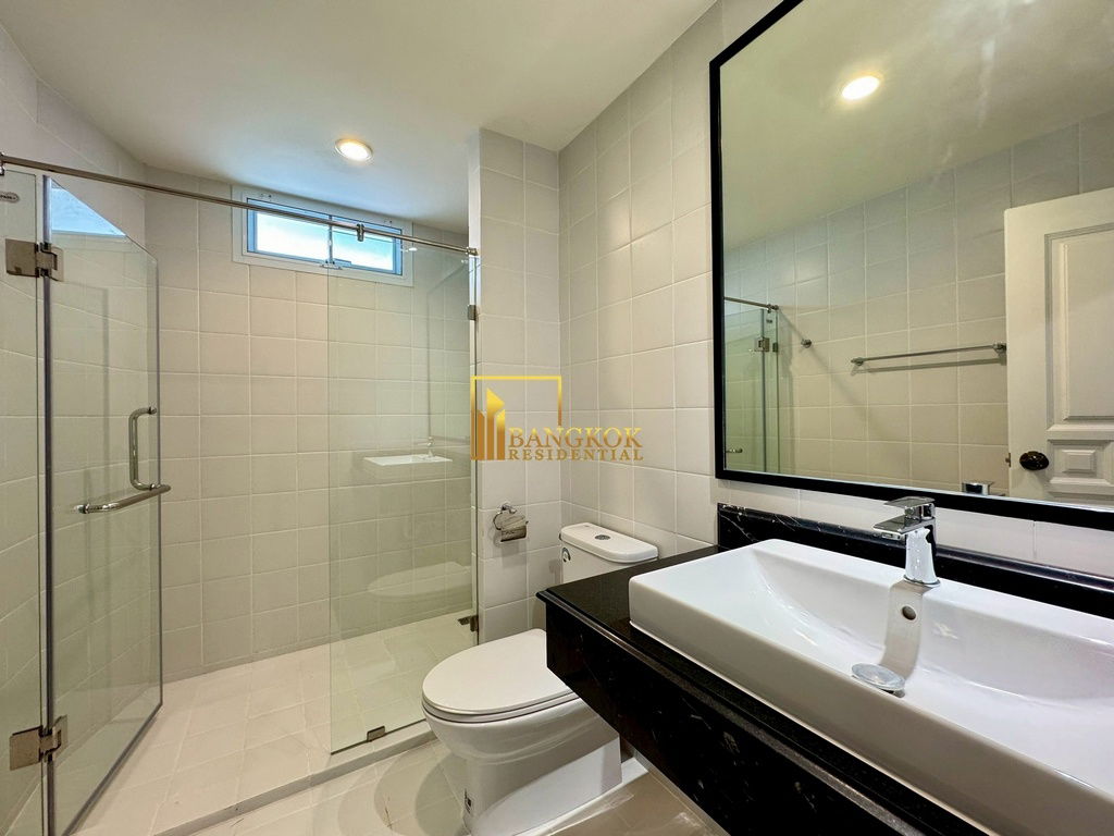 picture Generously Sized 3 Bedroom Apartment in Phrom Phong - BR0450AP - 41/53