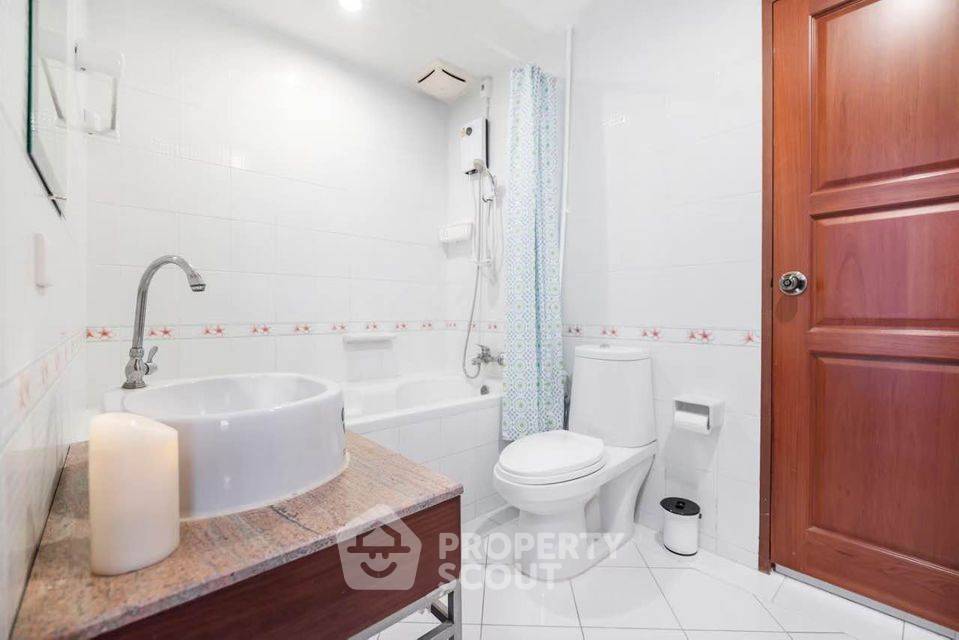 picture 1-BR Condo at Baan Klang Krung Resort near MRT Huai Khwang (ID 531573) - 26/32