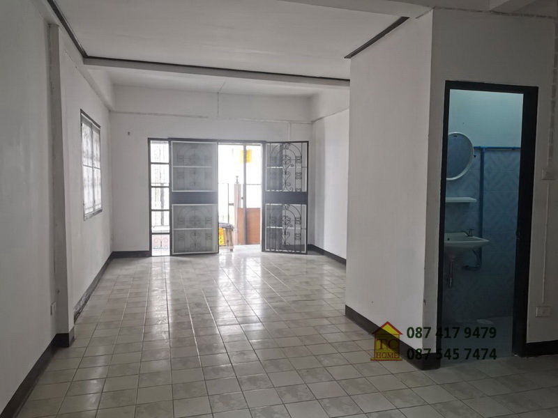 รูป ขายด่วนบ้านแฝด 2 ชั้น 31 ตรว. อยู่สุขุมวิท107 ใกล้รฟฟ.-แบริ่ง รร.เซนต์โยเซฟบางนา - รูปที่ 10/43