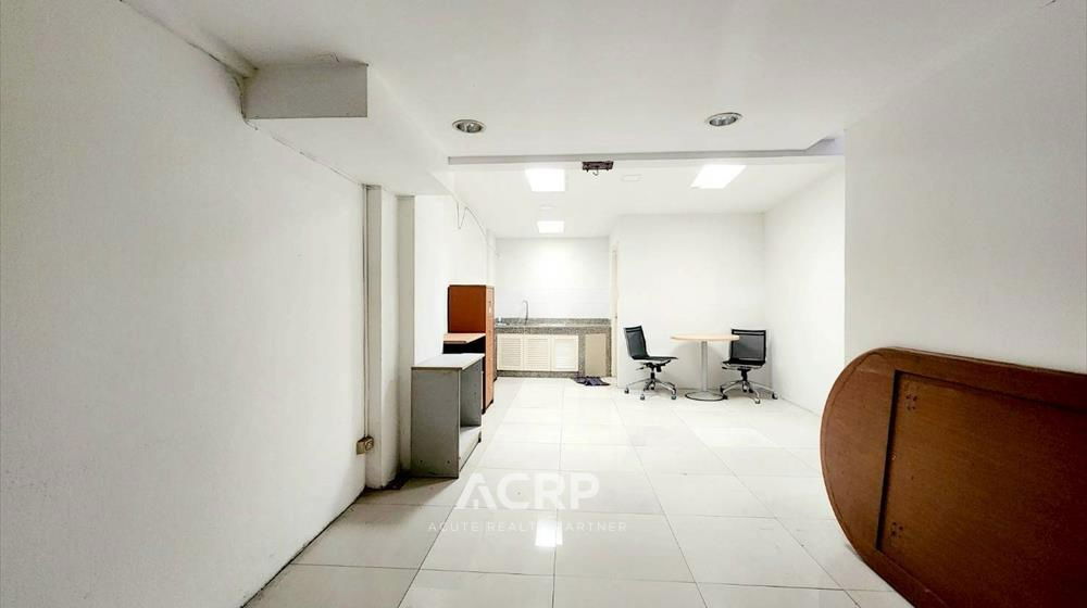 picture Shophouse for sale, good location, On Nut 70/1, Sukhumvit 77. Excellent condition, beautiful interio - 4/16