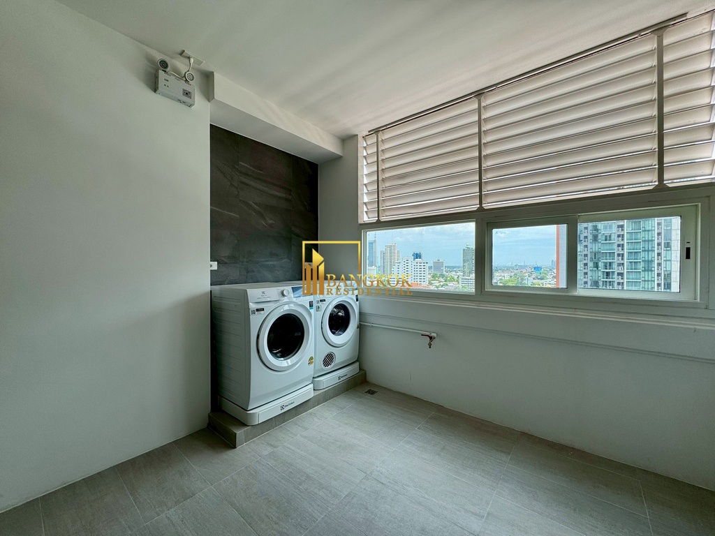 รูป Impressive 3 Bedroom Apartment For Rent in Phrom Phong Area - BR0400AP - รูปที่ 39/51