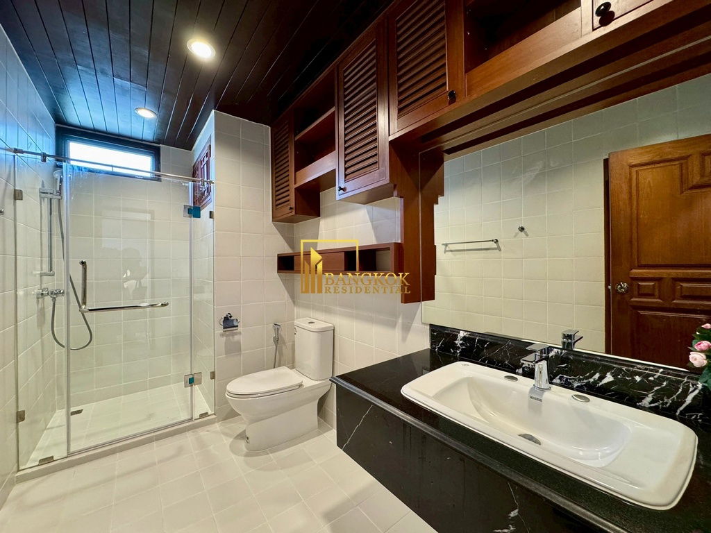 รูป Impressive 3 Bedroom Apartment For Rent in Phrom Phong Area - BR0400AP - รูปที่ 35/51