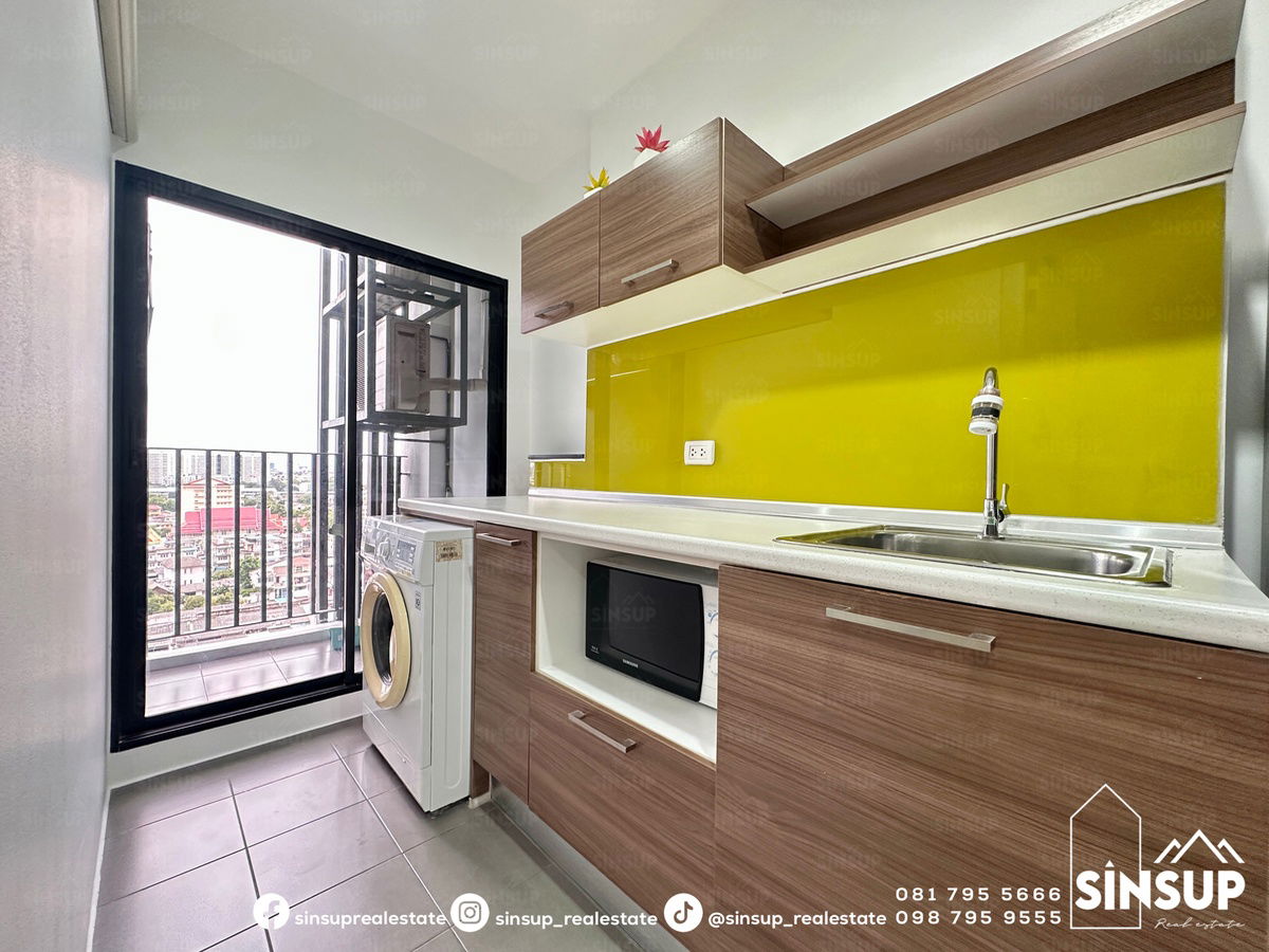 picture 🌟 For Rent  𝐓𝐡𝐞 𝐓𝐫𝐞𝐞 𝐈𝐧𝐭𝐞𝐫𝐜𝐡𝐚𝐧𝐠𝐞, Newly Renovated, Move-in Ready! - 9/11