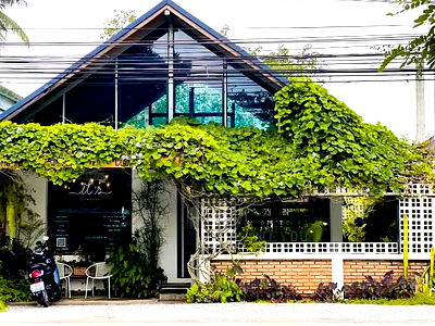 Land for sale Northern Region Industrial Estate Lamphun : 📍 Coffee Shop with Land for Sale on Chiang Mai – Lamphun Main Road