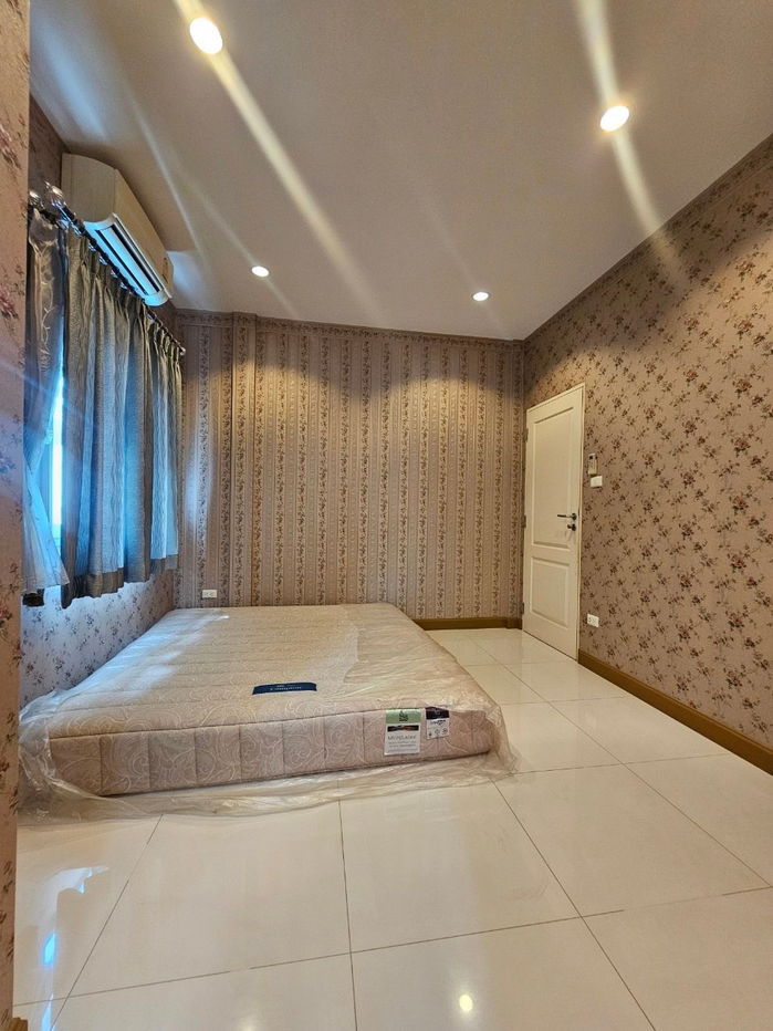 picture 2-Storey Single House for Sale – Serene Ratchaya 2, Soi 3  ✨ Balinese-inspired exterior design | Luxury Louis-style interior - 9/15
