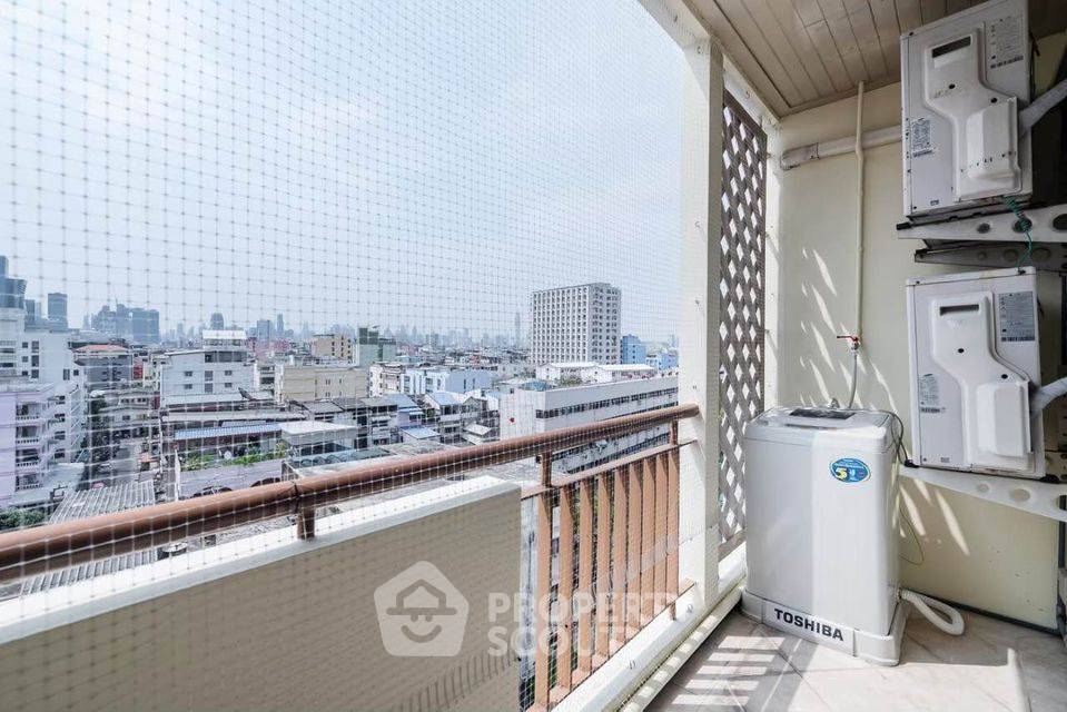 picture 1-BR Condo at Baan Klang Krung Resort near MRT Huai Khwang (ID 531573) - 30/32