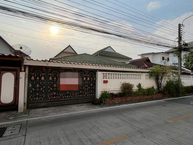 picture Detached House For Sale Sukhumvit Bangkok - 1/8
