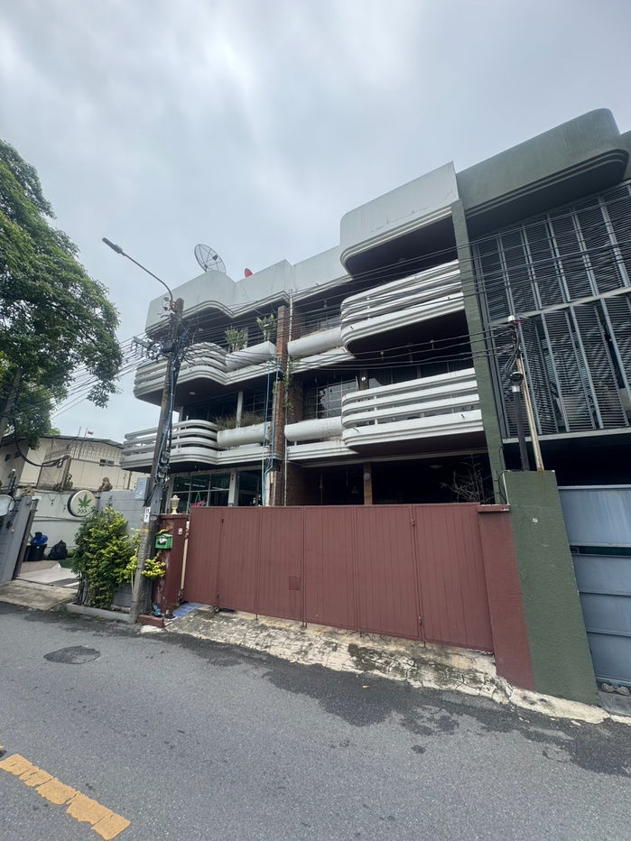 picture Renovated House for rent, rent for business 3 floor + rooftop area Total usage area 450 Sq.m  3 bed 4 Bath - 2/3