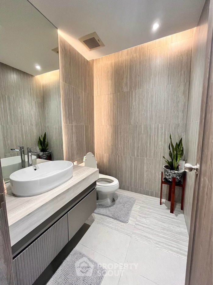 picture 1-BR Condo at The Emporio Place near BTS Phrom Phong (ID 2259235) - 7/14