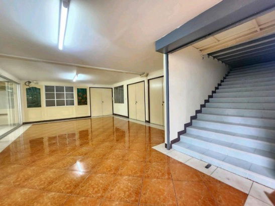 picture Satriwitthaya 2 School 1.2 km.Soi Nakniwat 49-53s MRT Chokchai 4 3.1km. Warehouse for rent storage o - 4/8