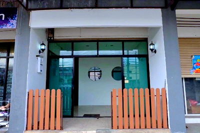 Shophouses for rent : In front of the industry Chalongkrung Market 500m. Wat Thipphawas Sch 1km. Commercial building for r
