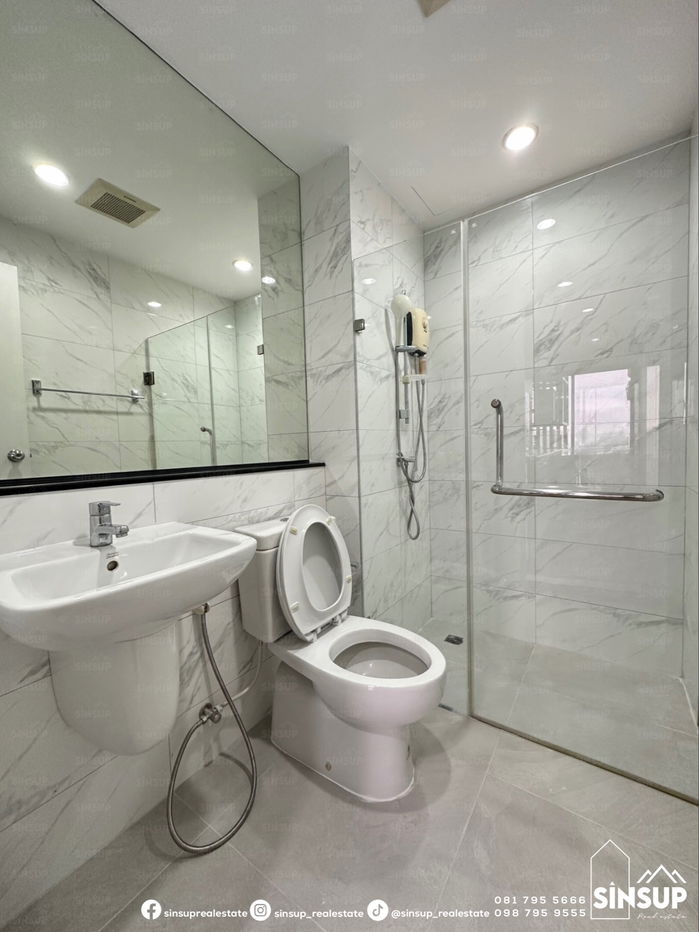 picture 🌟 For Rent  𝐓𝐡𝐞 𝐓𝐫𝐞𝐞 𝐈𝐧𝐭𝐞𝐫𝐜𝐡𝐚𝐧𝐠𝐞, Newly Renovated, Move-in Ready! - 10/11