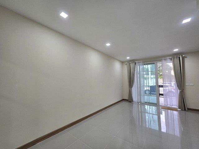picture FOR SALE  TOWNHOUSE PROPERTY  2980000 BAHT. - 5/19