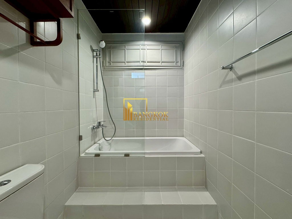 รูป Impressive 3 Bedroom Apartment For Rent in Phrom Phong Area - BR0400AP - รูปที่ 28/51