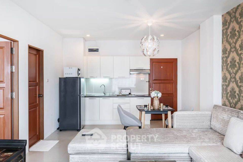 picture 1-BR Condo at Baan Klang Krung Resort near MRT Huai Khwang (ID 531573) - 13/32