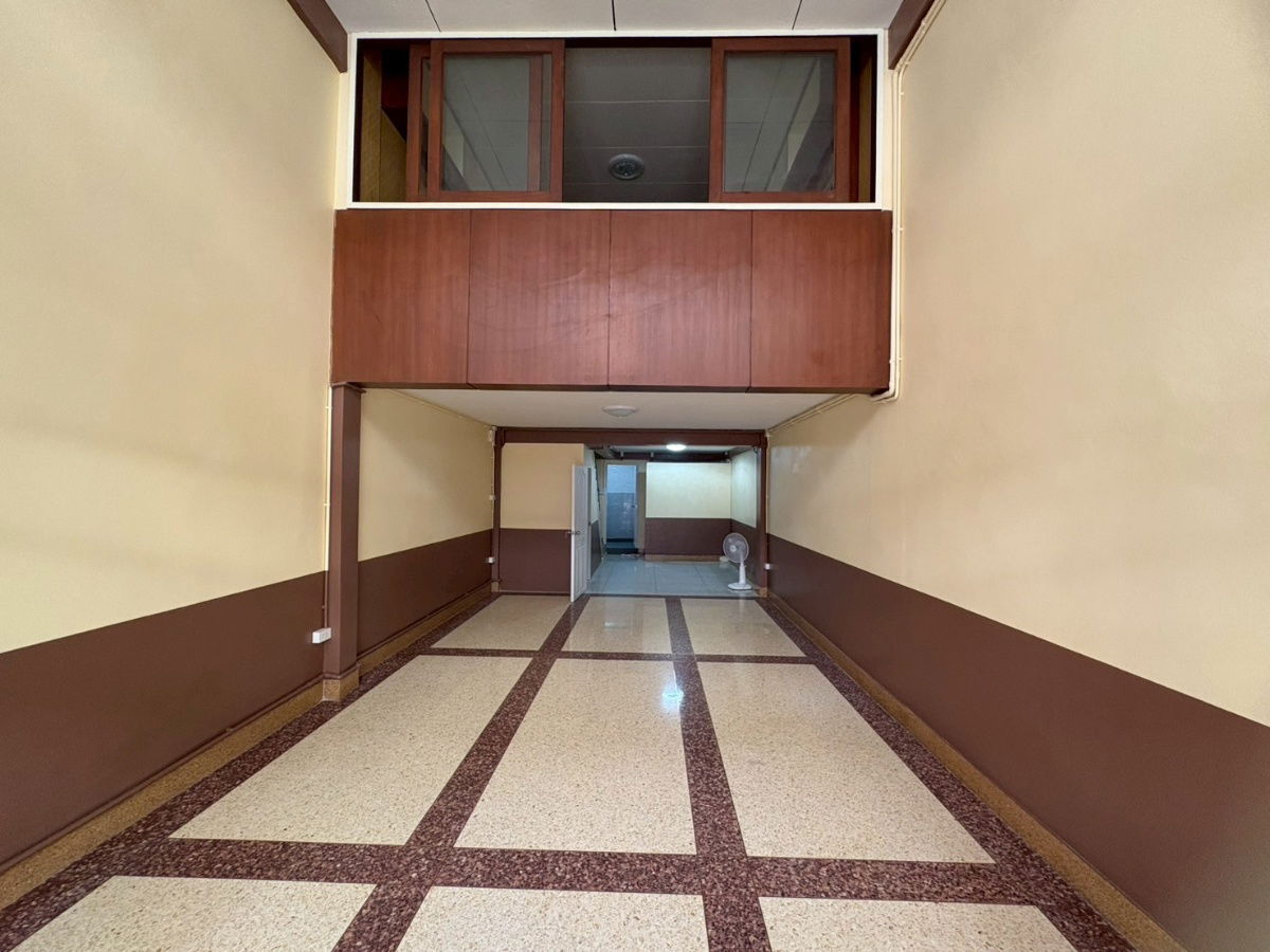 picture 3.5-story shophouse for sale, 15 sq wah, suitable for office use, ready to live in, fully renovated, located in Soi Charansanitwong 40/1 - 2/14